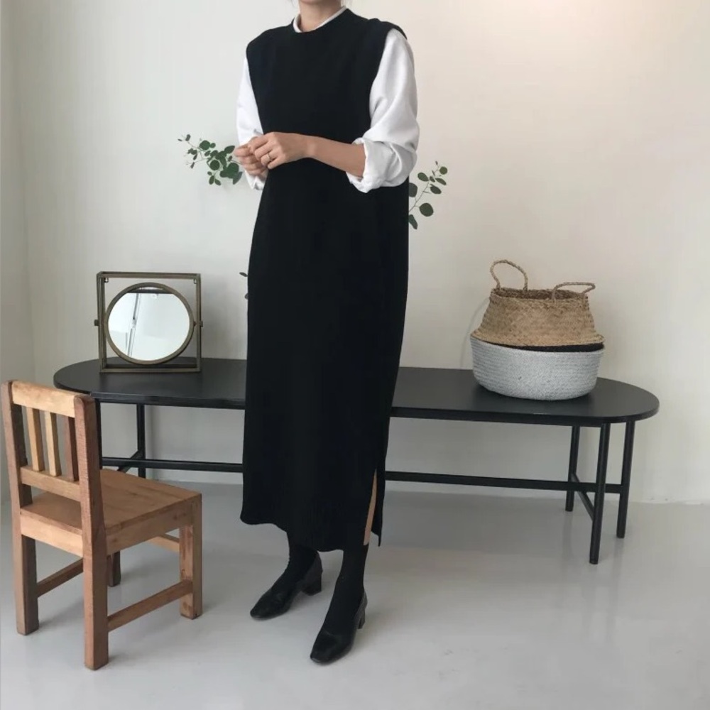 Sleeveless Black Midi Dress